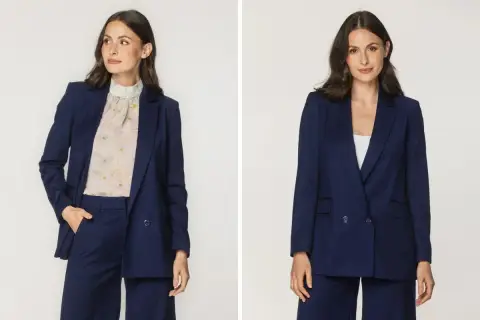 Dwie stylizacje z granatowym damskim garniturem. Po lewej bluzka w kwiaty, po prawej biały top. Jaka bluzka do garnituru damskiego?