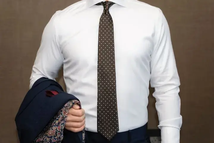 Modne krawaty wąskie czy szerokie - co wybrać na różne okazje?