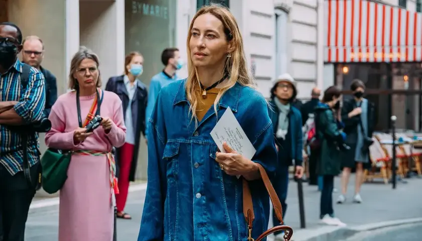 Czy kurtki jeansowe są modne? Odkryj najnowsze trendy i style